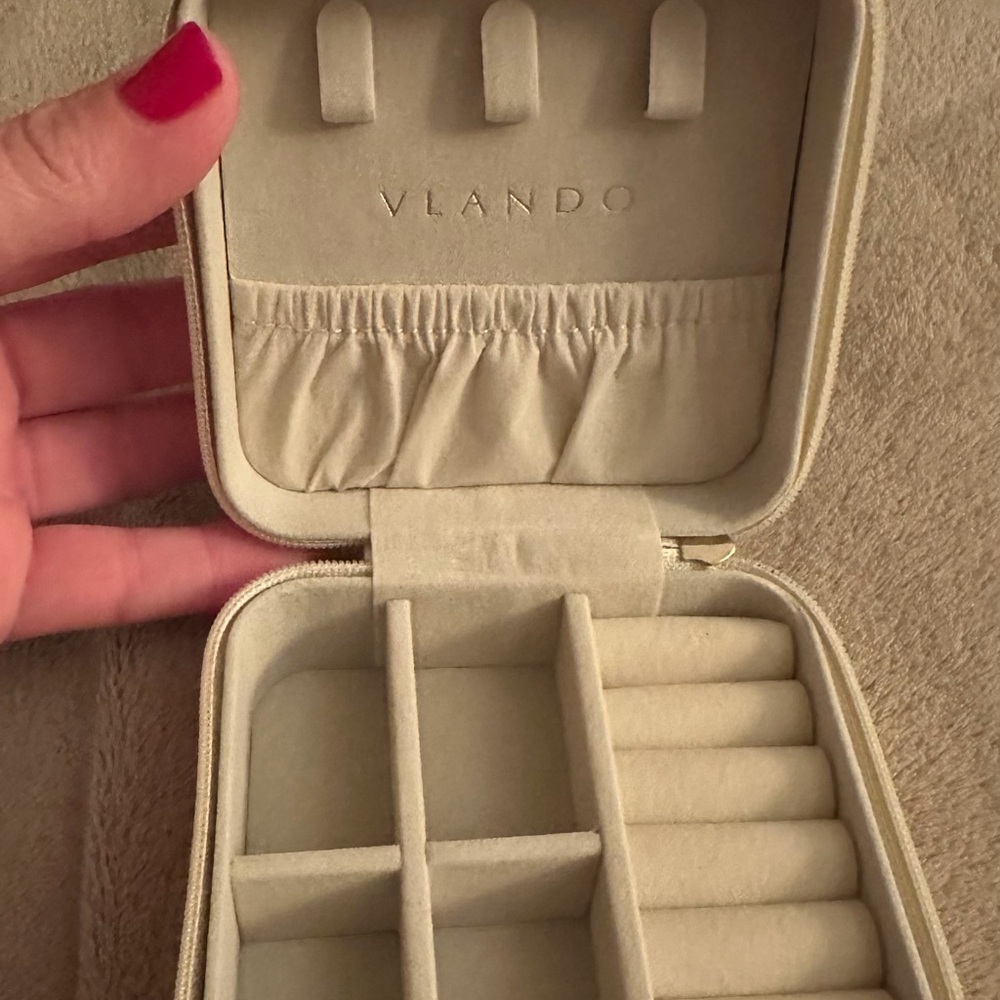 Cream Jewelry Box - Picture 2 of 3